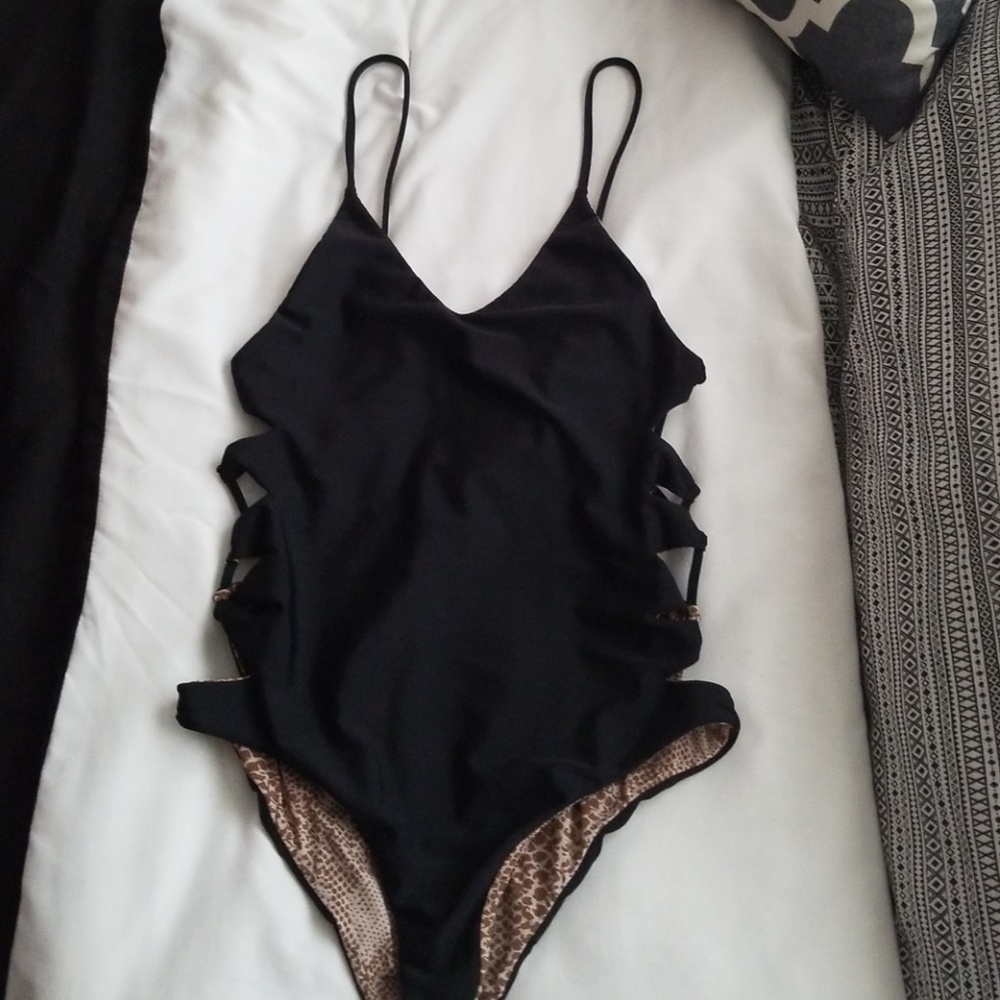 Acacia one piece
